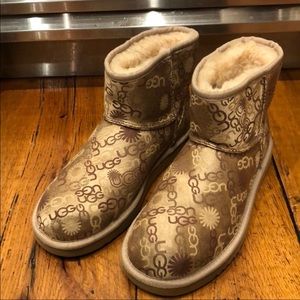 Women’s Short Gold Uggs